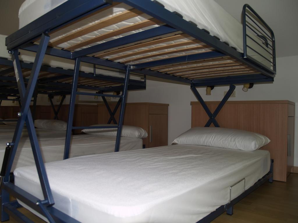Yebra de Basa Albergue De Yebra חדר תמונה