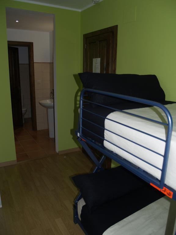 Yebra de Basa Albergue De Yebra חדר תמונה