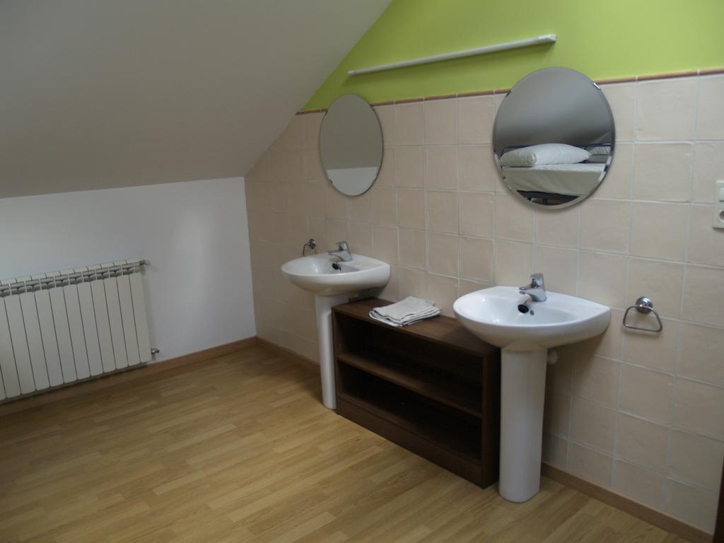 Yebra de Basa Albergue De Yebra חדר תמונה