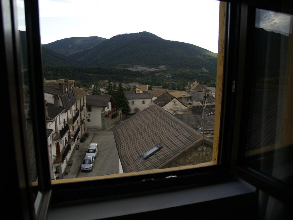 Yebra de Basa Albergue De Yebra חדר תמונה